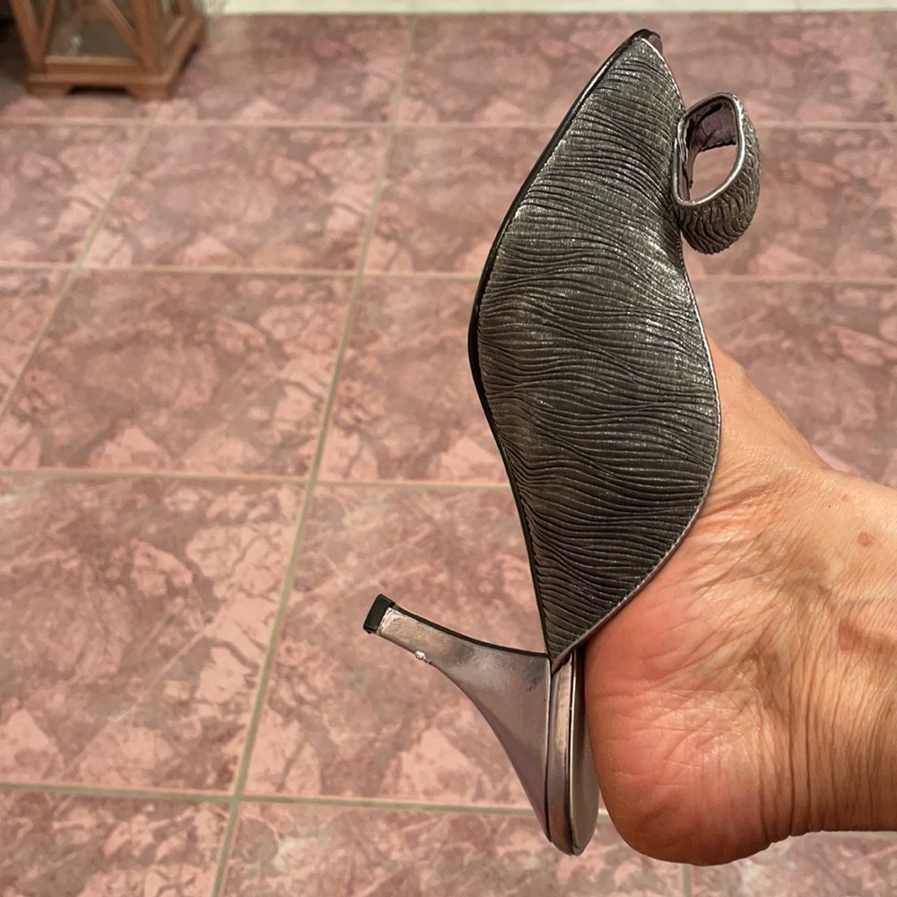 Shoes - Picture 5 of 7